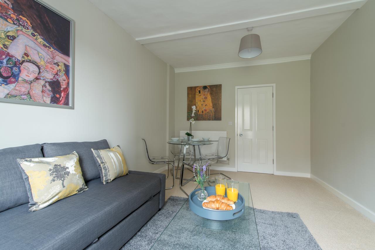 Central Windsor Apartment Facing The Castle Buitenkant foto